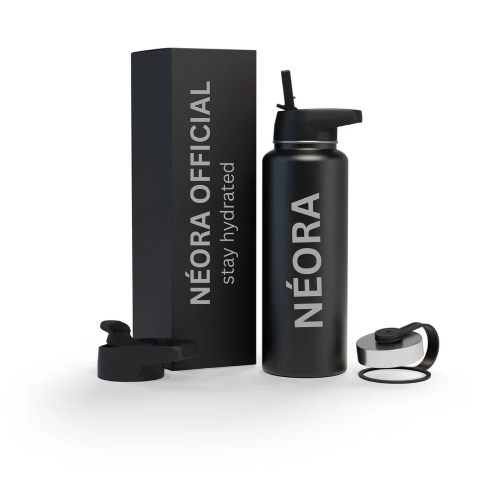 Black water bottle with Néora branding and packaging on a white background